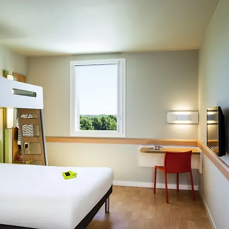 Ibis Budget Saint Quentin Yvelines - Velodrome مونتينيو لي بروتون
